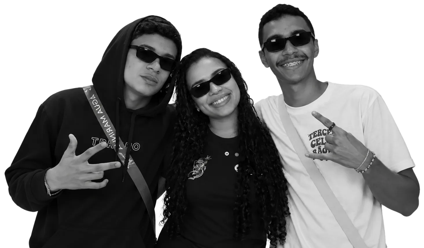 Três alunos do Terceirão de óculos escuros